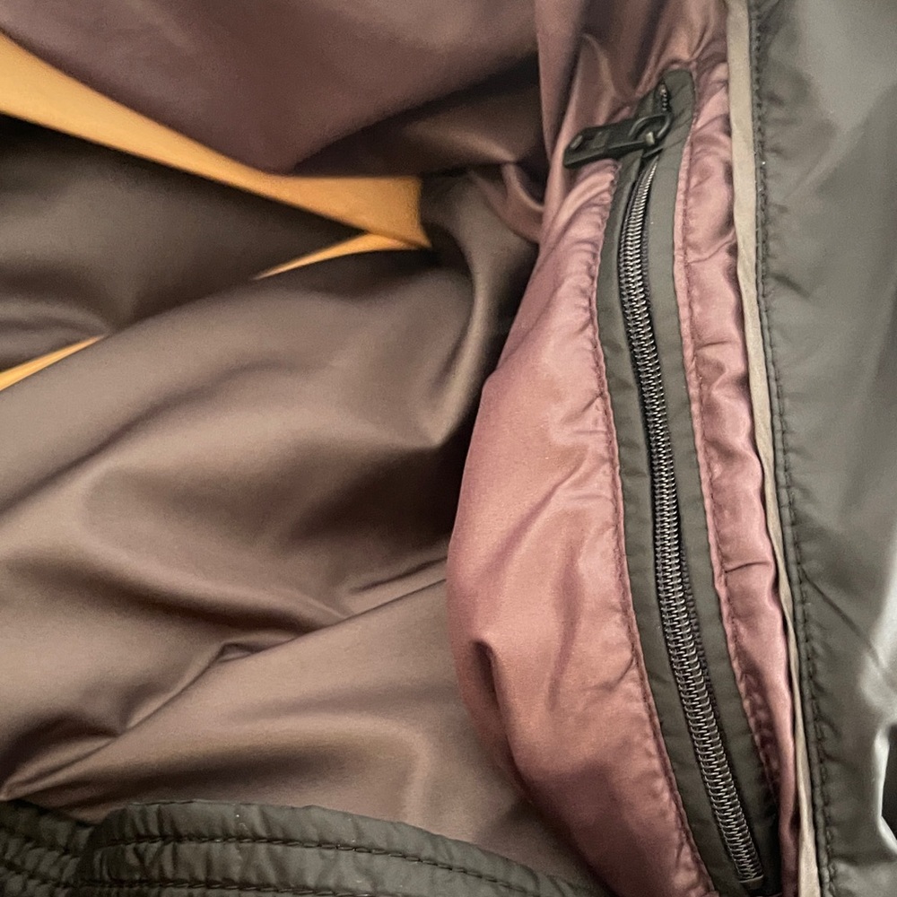 Men's Tommy Hilfiger Classic Black Puffer Jacket With An Attached Hood - Picture 7 of 8
